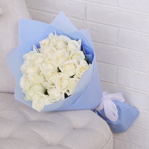 Купить на заказ Букет из 21 белой розы с доставкой в Уштобе