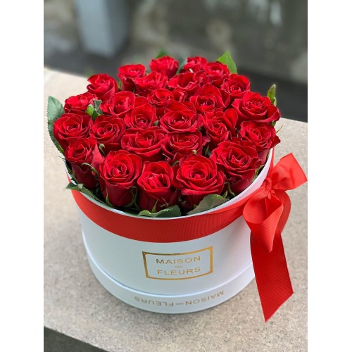 Купить на заказ 25 красных роз в коробке с доставкой в Уштобе