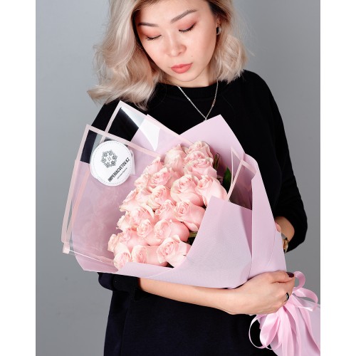Купить на заказ Букет из 25 розовых роз с доставкой в Уштобе