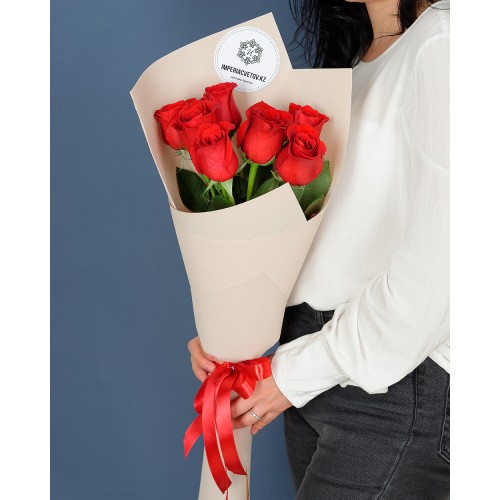 Купить на заказ Букет из 7 красных роз с доставкой в Уштобе