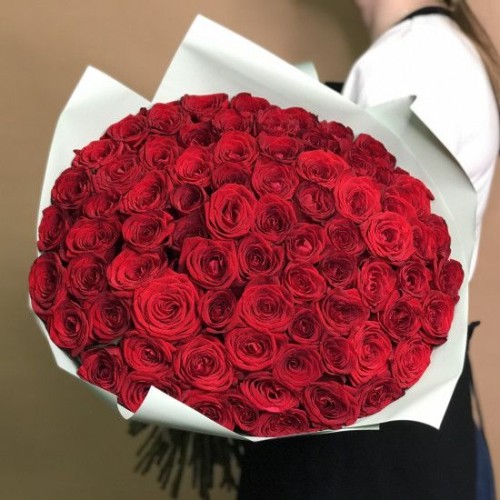 Купить на заказ Букет из 75 красных роз с доставкой в Уштобе