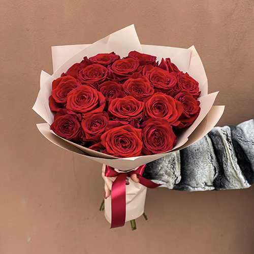 Купить на заказ Букет из 19 красных роз с доставкой в Уштобе