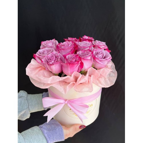 Купить на заказ 11 фиолетовых роз в коробке с доставкой в Уштобе