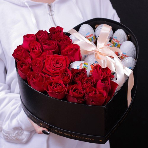 Купить на заказ Коробка роз и киндеров с доставкой в Уштобе