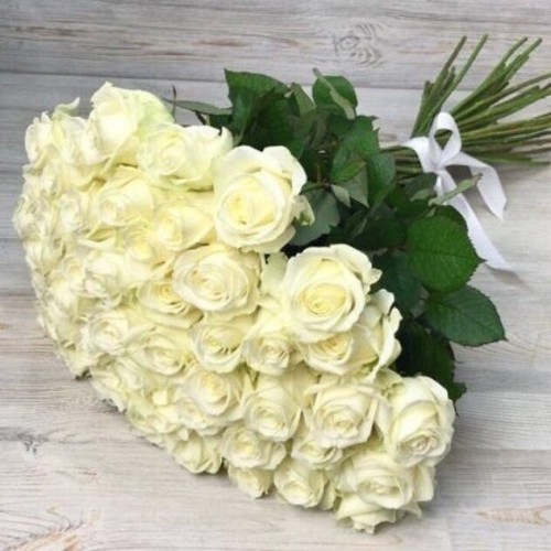 Купить на заказ Букет из 51 белой розы с доставкой в Уштобе