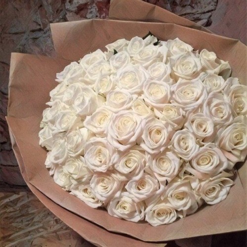 Купить на заказ Букет из 101 белой розы с доставкой в Уштобе